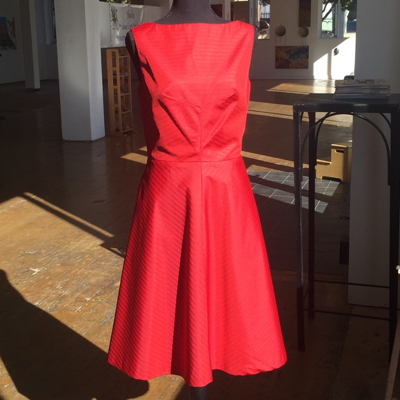 Two-tone red and burgundy Isaac Mizrahi retro inspired dress - Picture 3 of 7